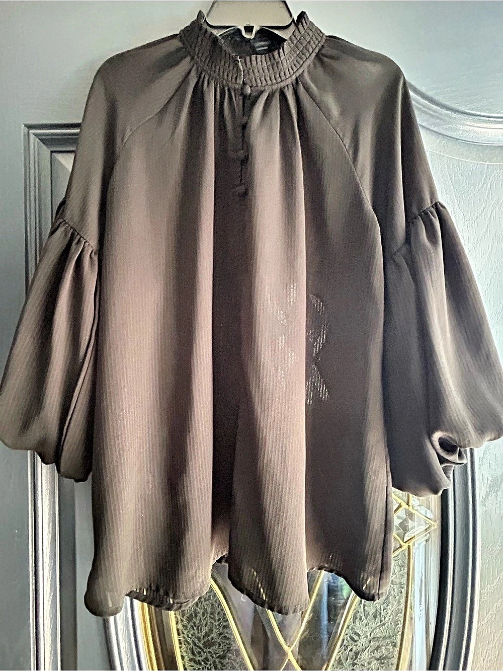 LOFT Pleated Blouse in Black Size XS Like New